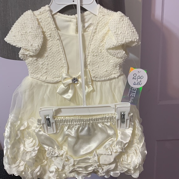 2 piece White Dress / White Roses on bottom with panties for Girl 6/9 months - Picture 2 of 4